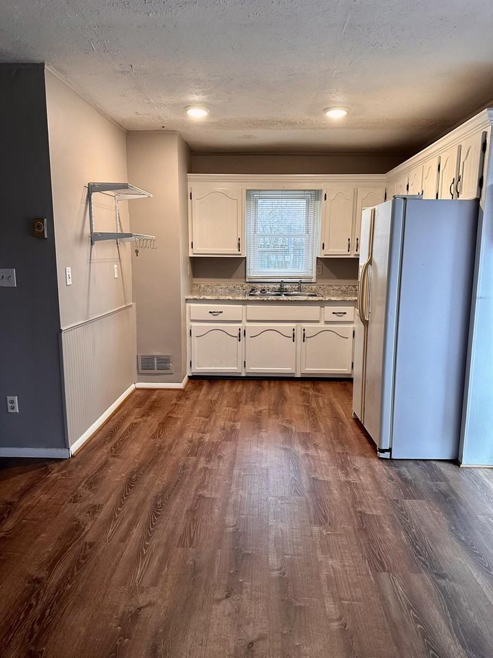 620 Fitzsimmons St #1 - Photo 2 of 9