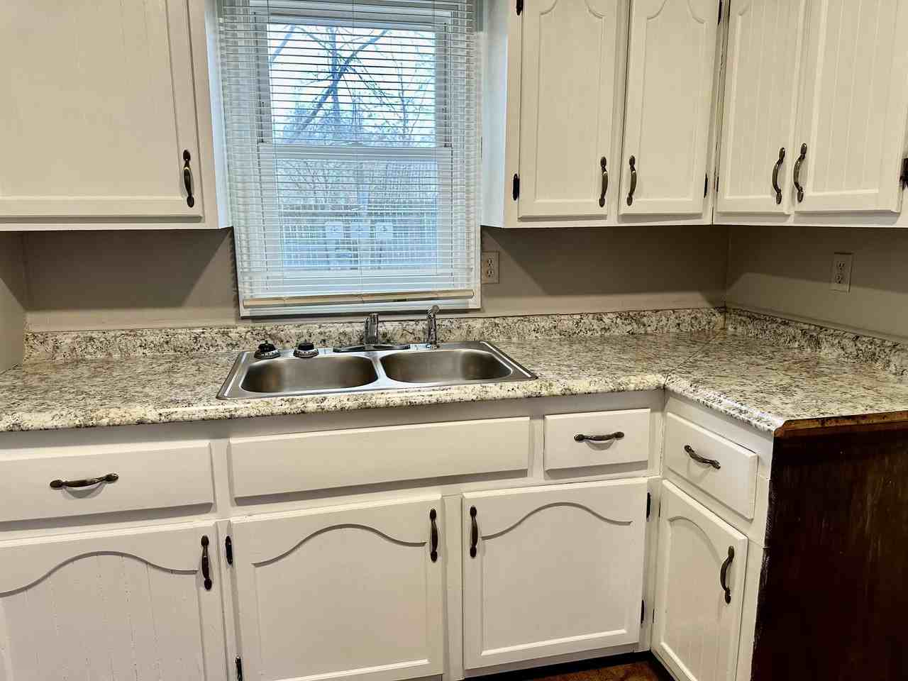 620 Fitzsimmons St #1 - Photo 3 of 9