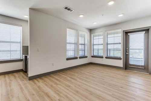 4320 S Congress Ave - Photo 6 of 17