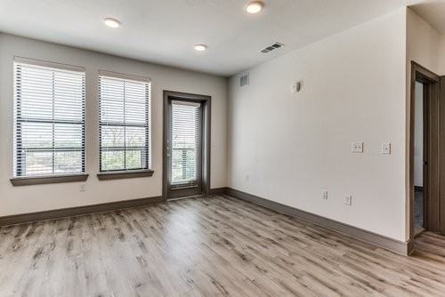 4320 S Congress Ave - Photo 5 of 17