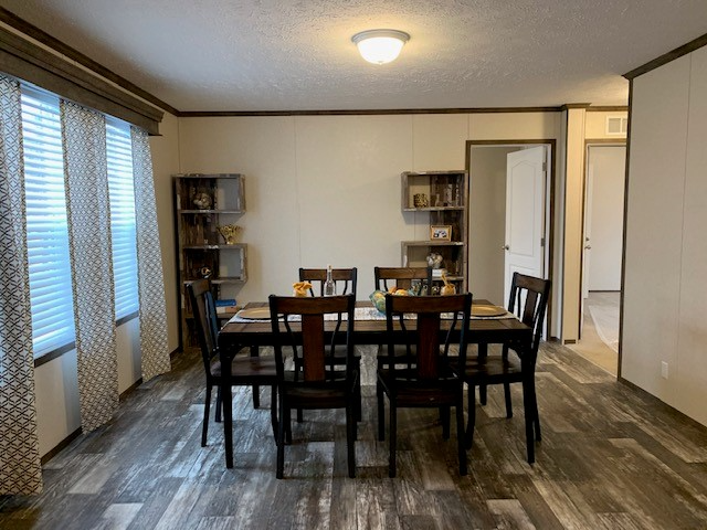 1102 Peachtree Ct - Photo 3 of 24