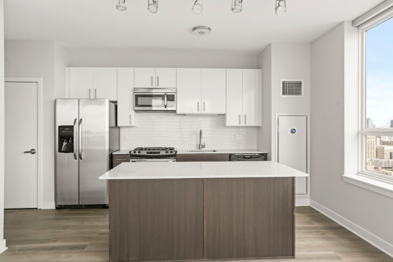 724 W Adams St - Photo 3 of 16