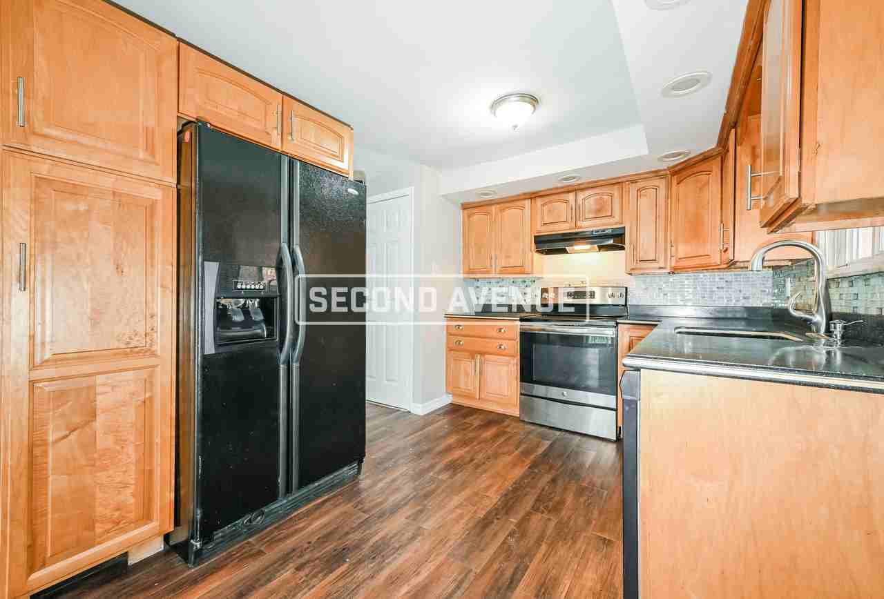802 8th Ave - Photo 3 of 12