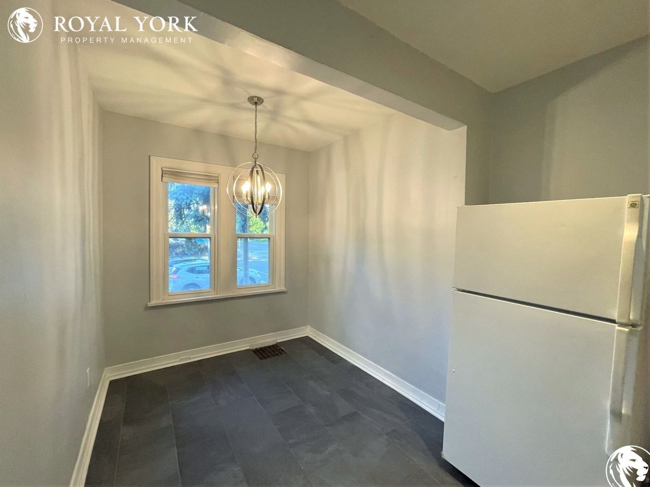 1-70 Rossland Road East, Oshawa, Ontario L1G 2W3 - Photo 2 of 7