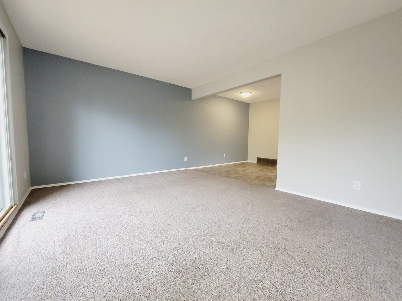 10529 154 St Nw - Photo 3 of 22