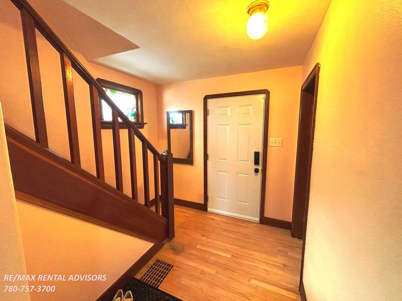 11312 91 St Nw - Photo 2 of 16