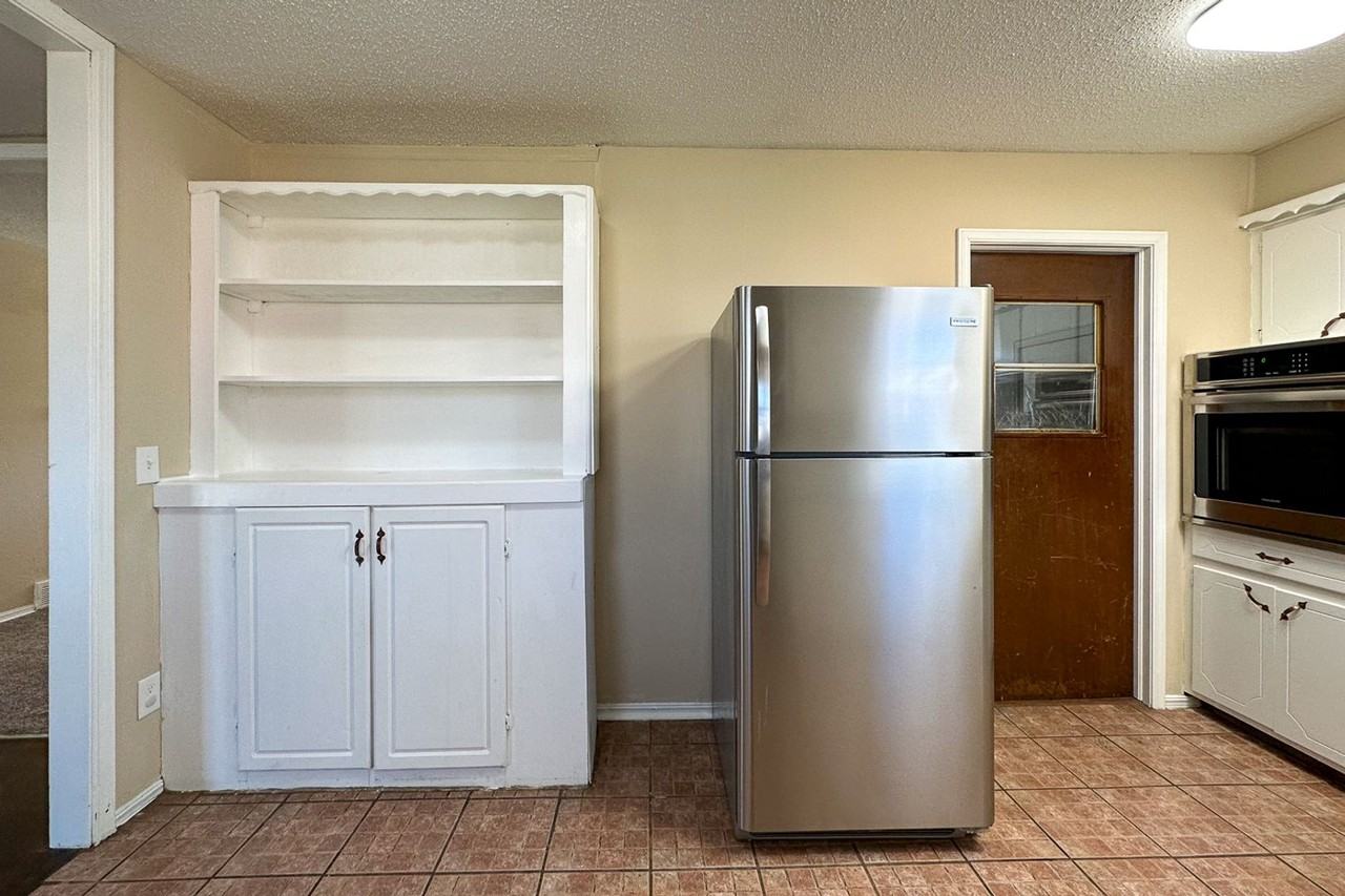 1349 Sw 61st St - Photo 3 of 12