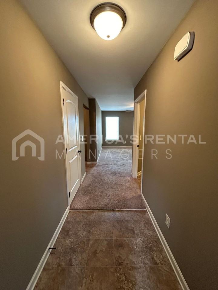 112 Hollow Ct - Photo 3 of 24