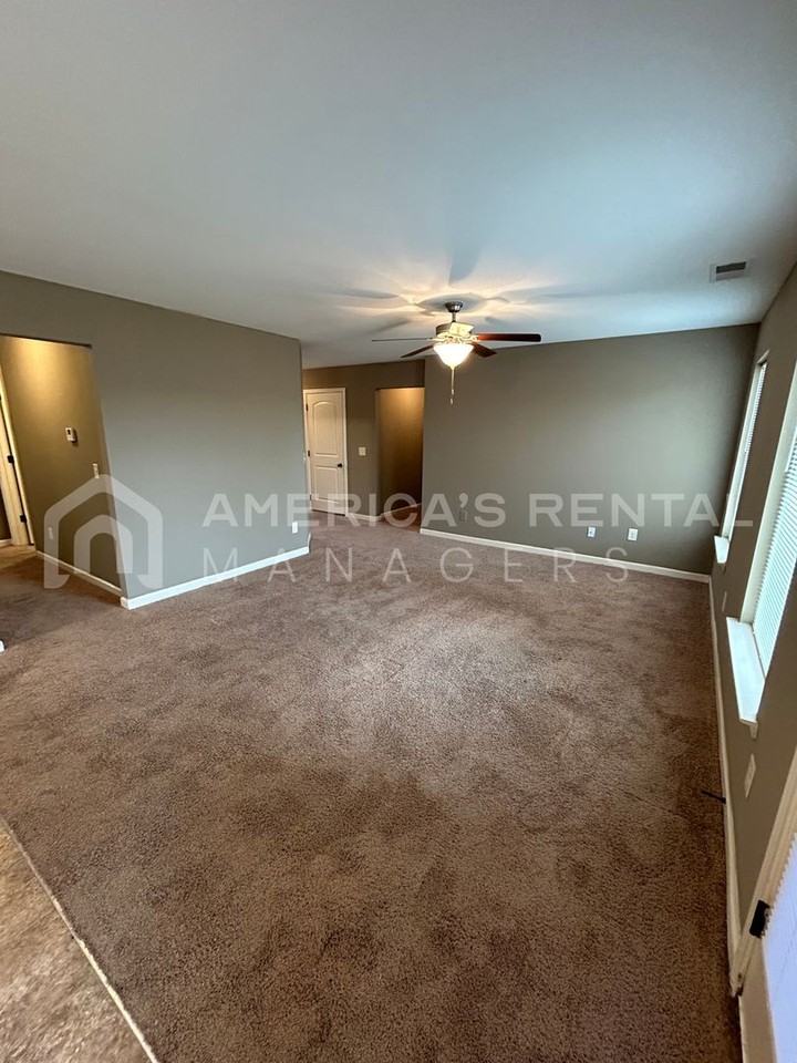 112 Hollow Ct - Photo 6 of 24