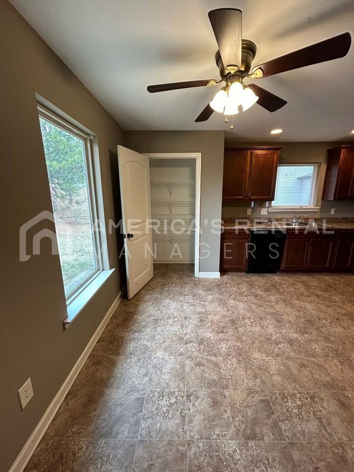 112 Hollow Ct - Photo 7 of 24