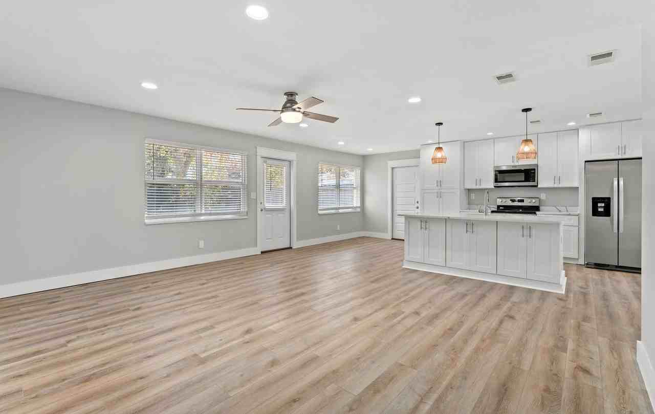 409 W Sonata Cir - Photo 2 of 34