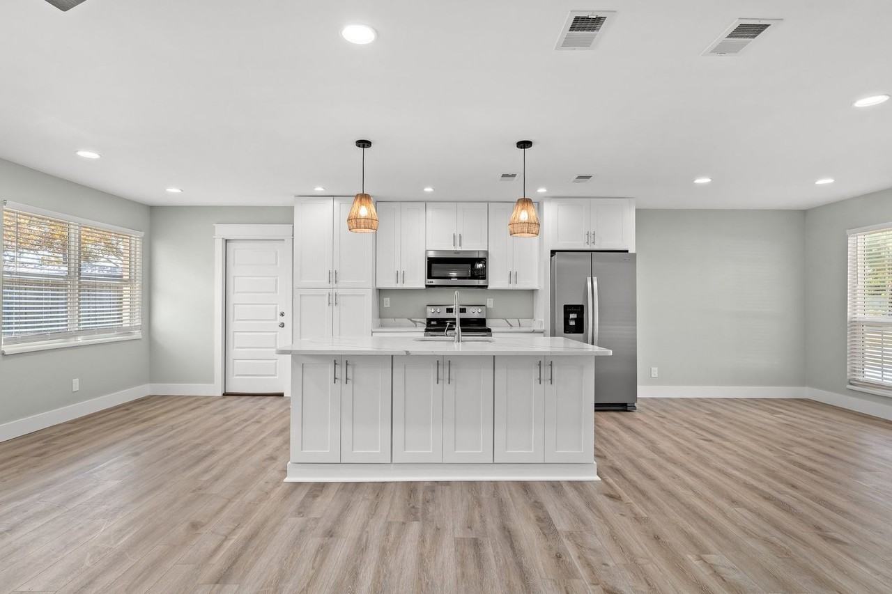 409 W Sonata Cir - Photo 3 of 34