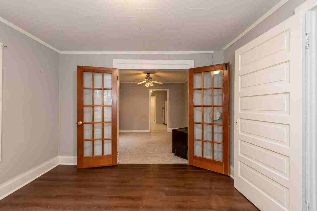 736 Vaughan St - Photo 6 of 19