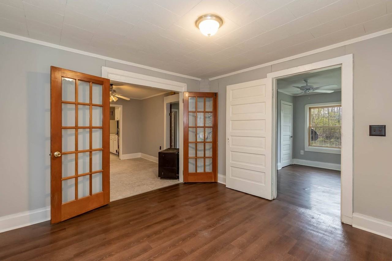 736 Vaughan St - Photo 7 of 19