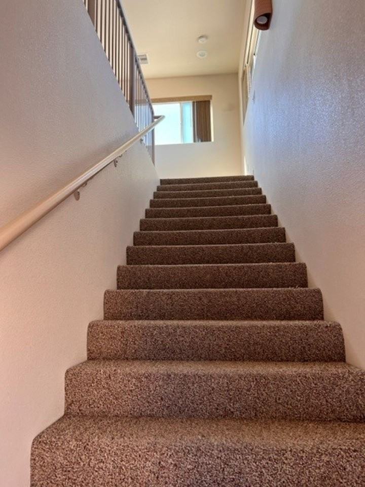 2BR Duplex All Utilities Included - Photo 2 of 37