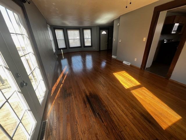 817 W 7th St #1 - Photo 3 of 15