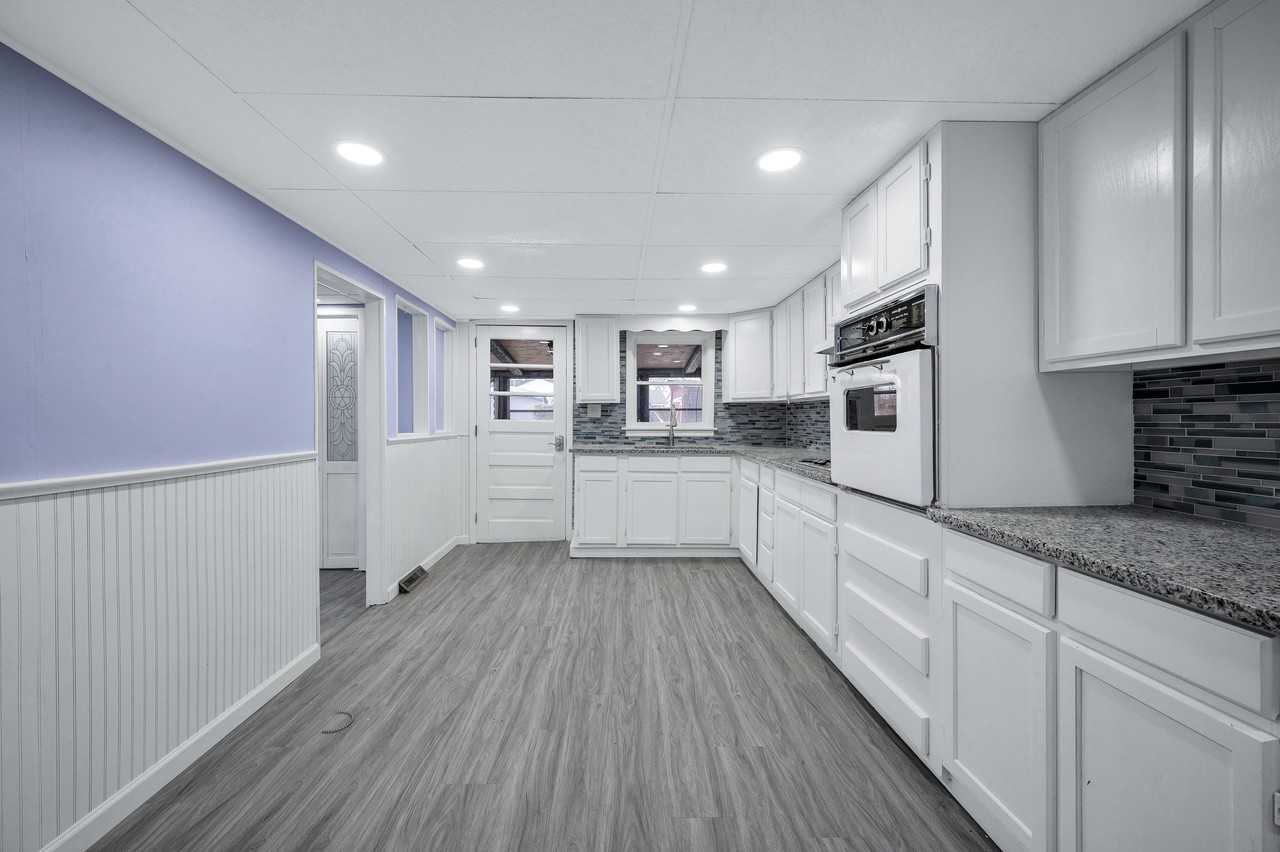 650 W 8th St #NA - Photo 3 of 16