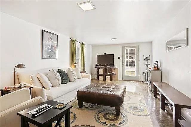 8021 Spruce St #NA - Photo 3 of 9