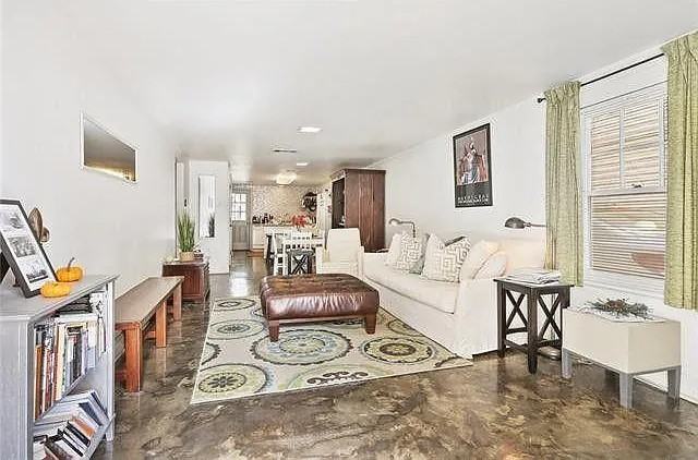 8021 Spruce St #NA - Photo 5 of 9