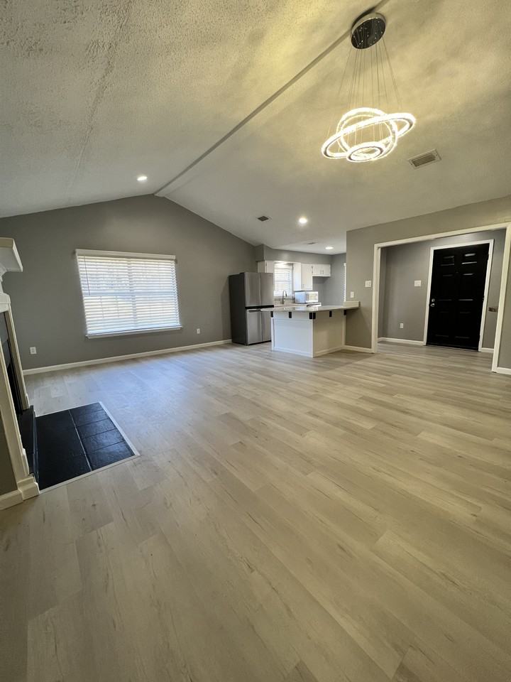 883 Bonneville Dr #NA - Photo 3 of 8