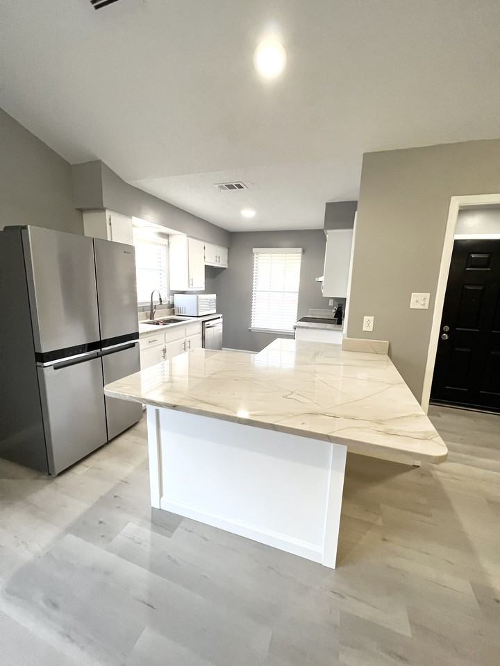 883 Bonneville Dr #NA - Photo 5 of 8