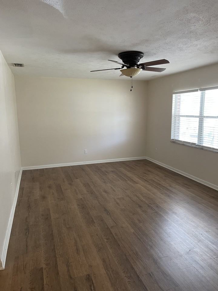 3951 Ne 22nd Ave #NA - Photo 2 of 16