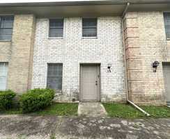 featured image of 3720 Laurel St