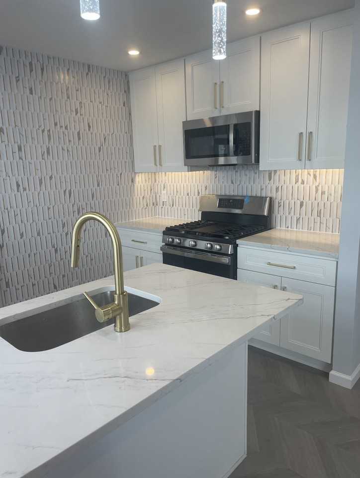 438 East Beech Street - Photo 2 of 15