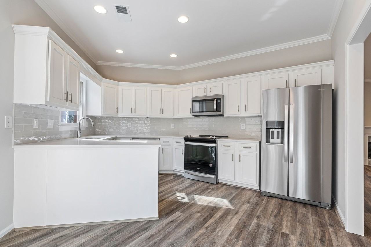 1223 Berwick Rd - Photo 7 of 29