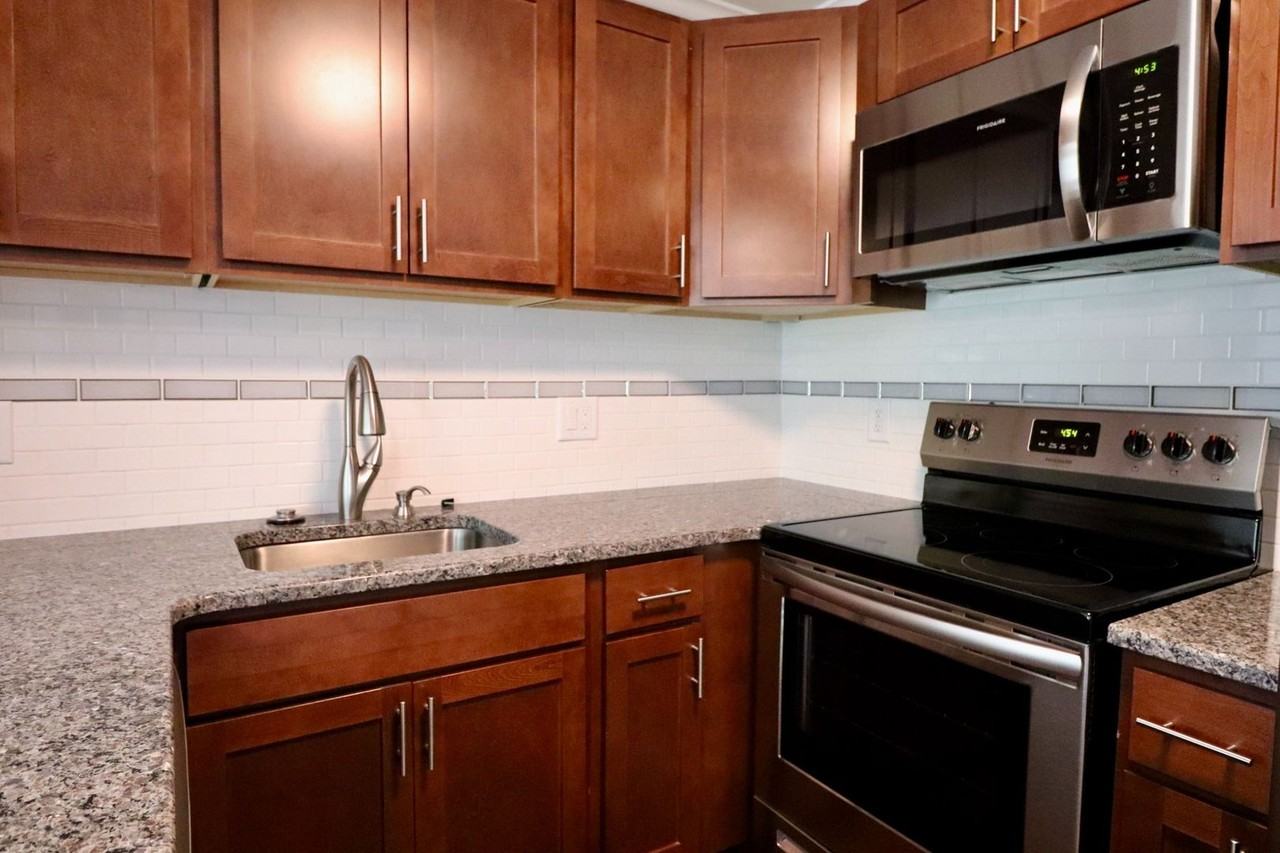 607 Washtenaw - Photo 6 of 41