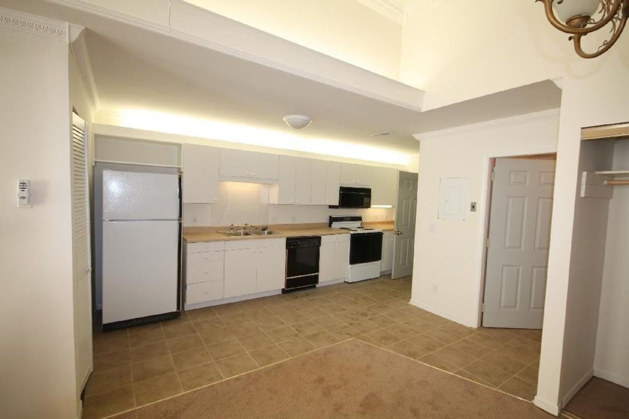 527 Milwaukee Ave - Photo 3 of 5