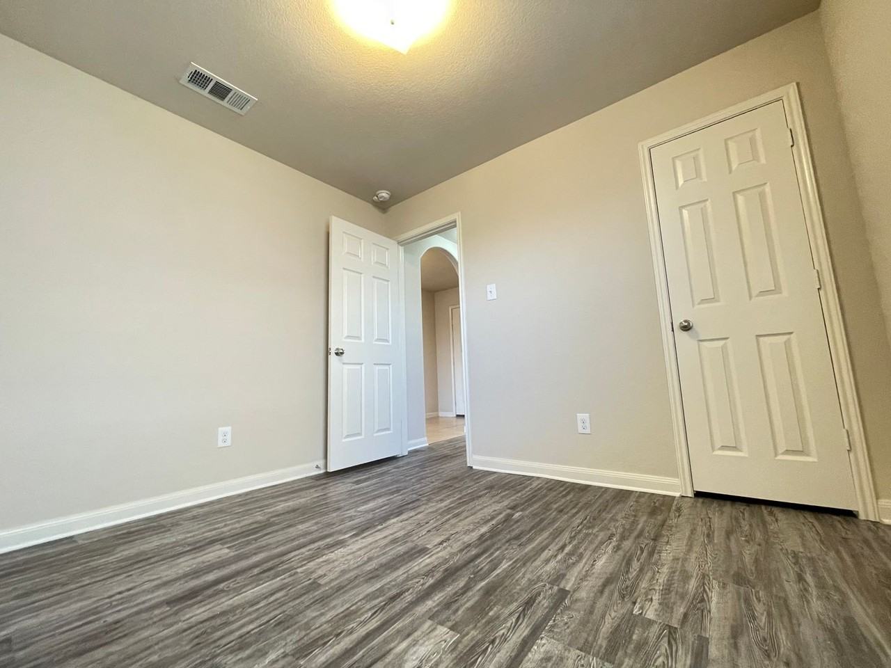 207 Dodge City Trl - Photo 4 of 22