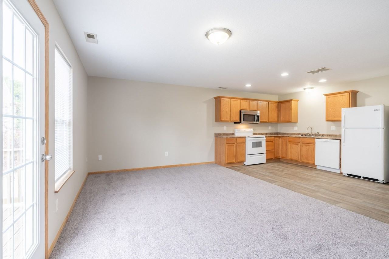 6357 Scarlet Leaf Ln - Photo 3 of 24