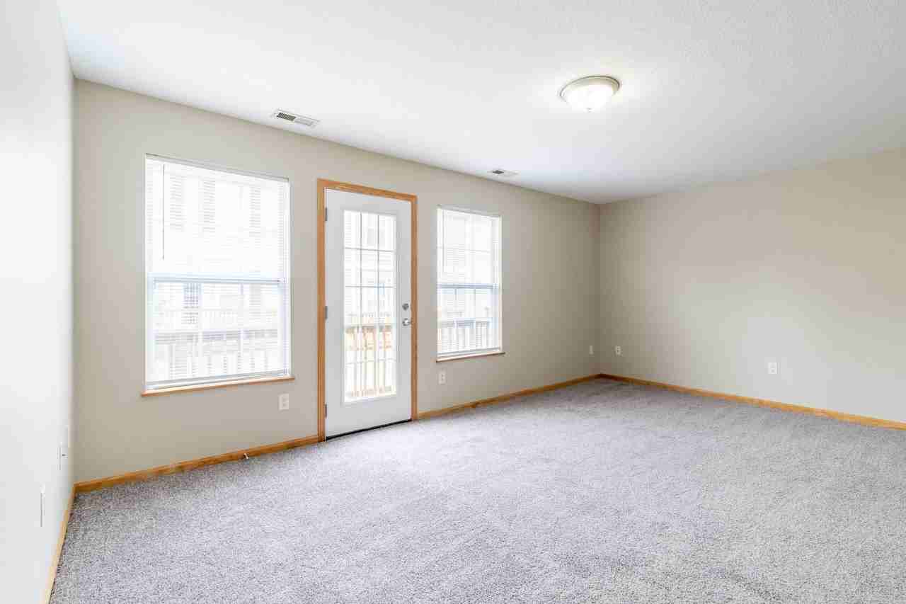 6333 Scarlet Leaf Ln - Photo 4 of 11