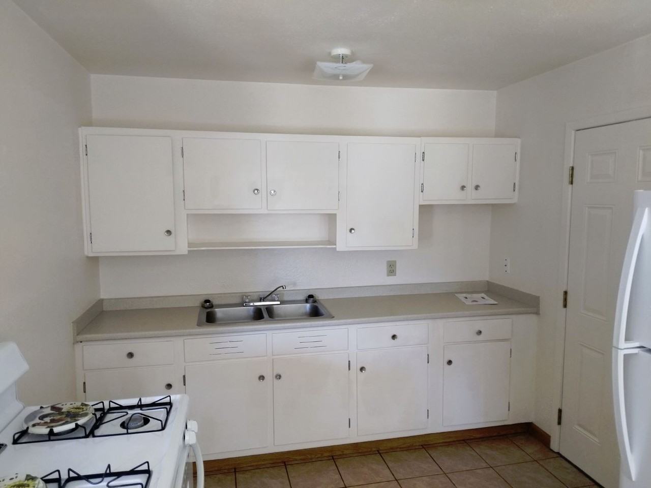 1208 W Edwards St - Photo 2 of 8