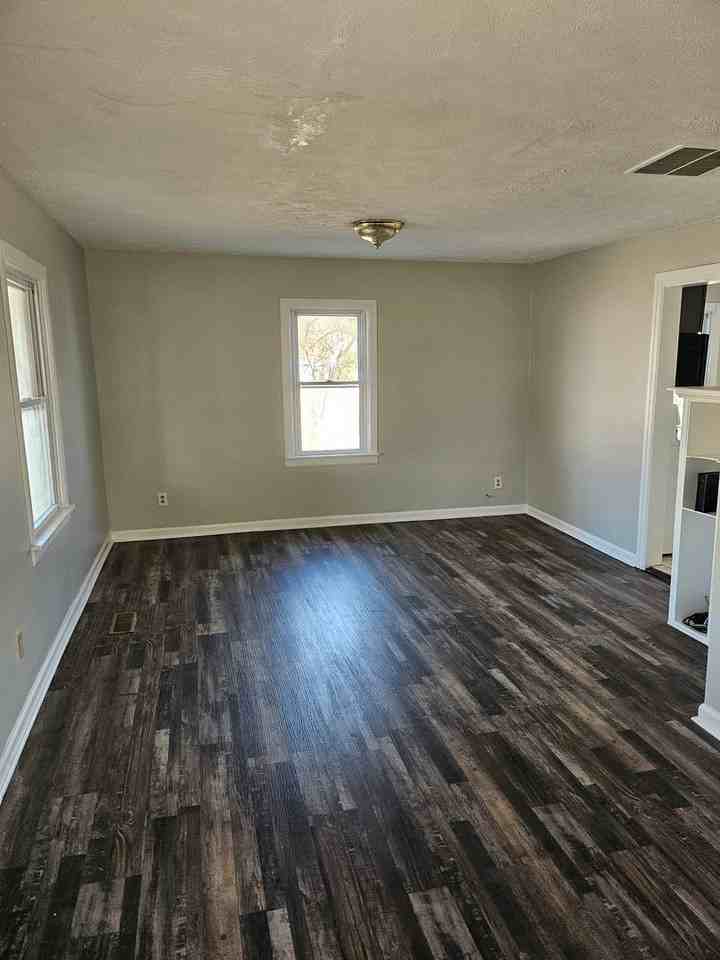 1610 S Parker Dr - Photo 2 of 11