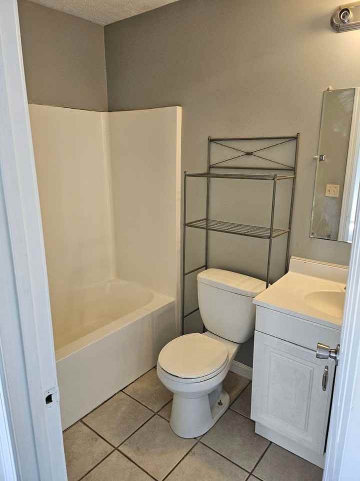 1610 S Parker Dr - Photo 3 of 11