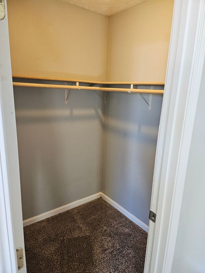 1610 S Parker Dr - Photo 4 of 11