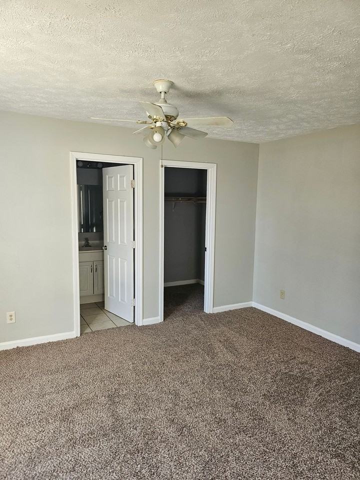 1610 S Parker Dr - Photo 5 of 11
