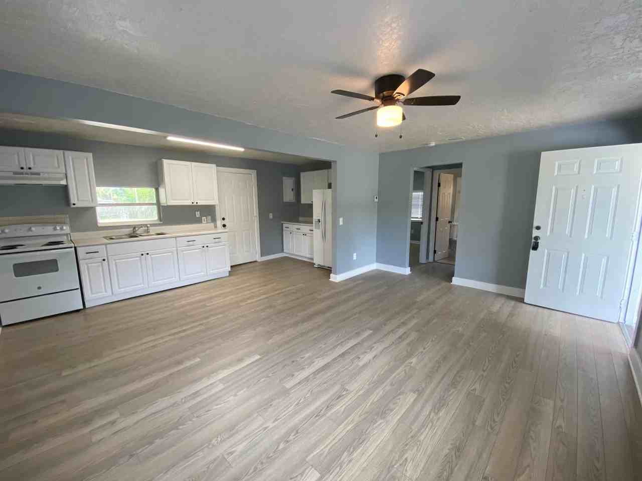 310 Pine Ave - Photo 2 of 11