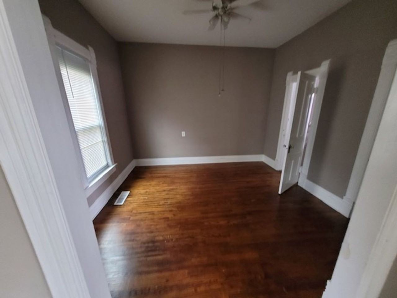 112 E N Central - Photo 3 of 4