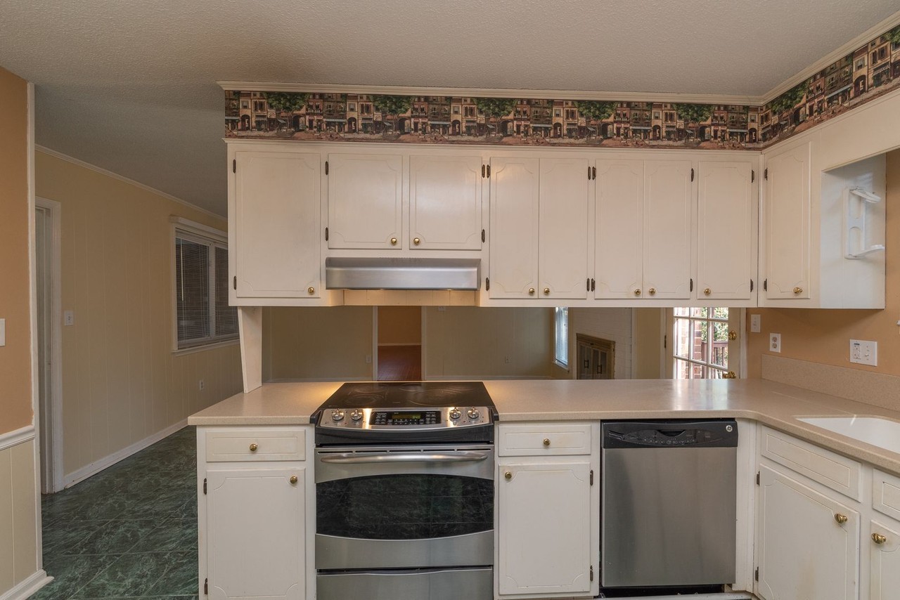 1140 Brookwood Dr - Photo 7 of 25