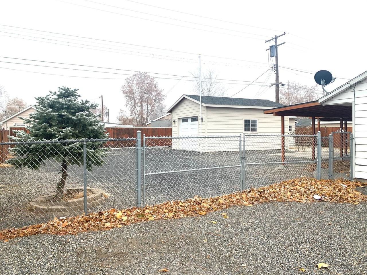 1008 Wright Ave - Photo 3 of 17