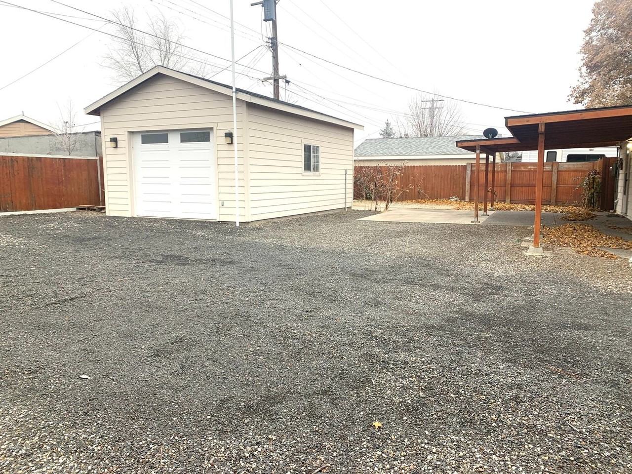 1008 Wright Ave - Photo 4 of 17