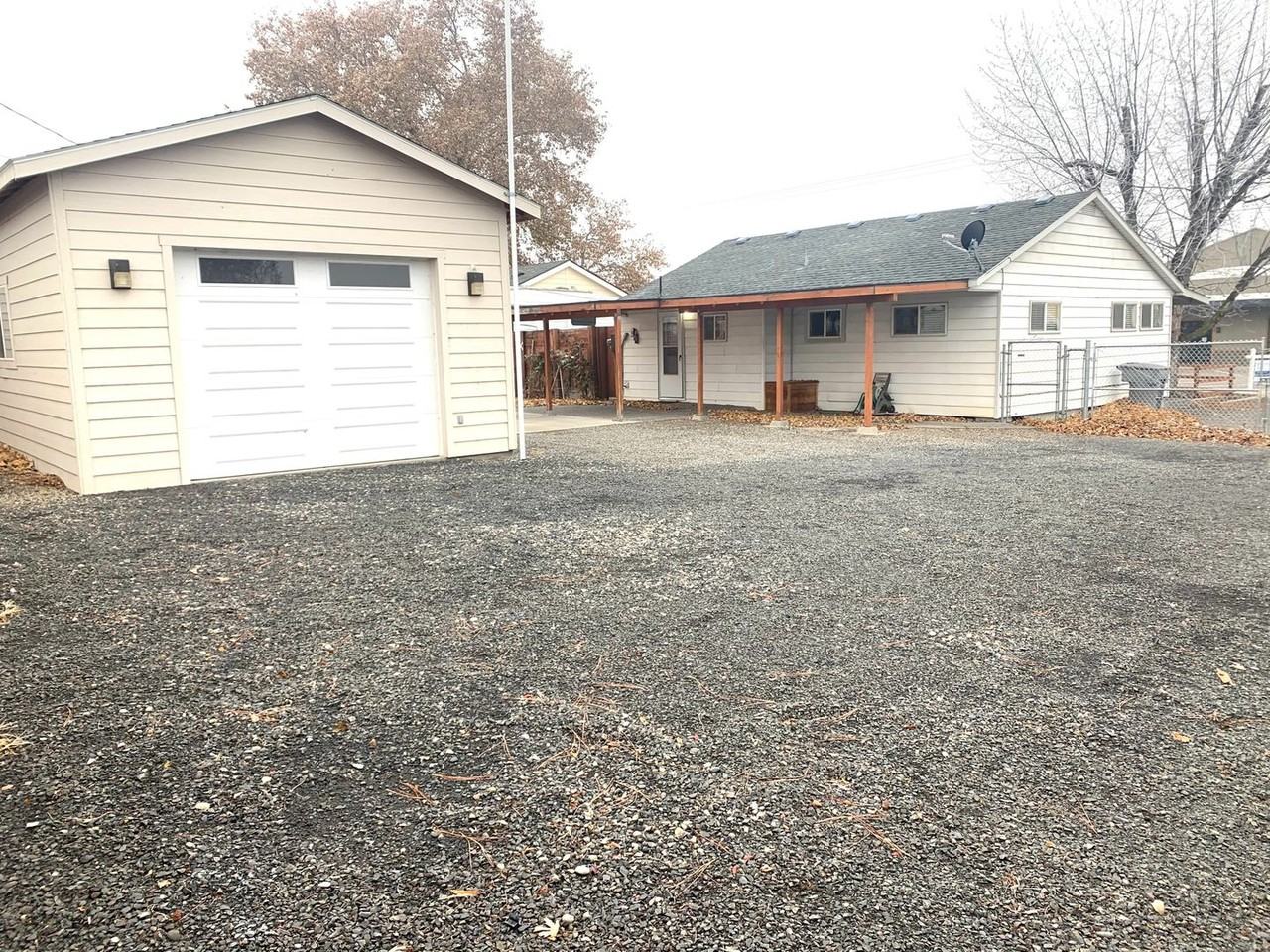 1008 Wright Ave - Photo 5 of 17