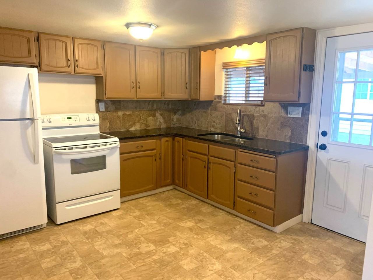 1008 Wright Ave - Photo 7 of 17