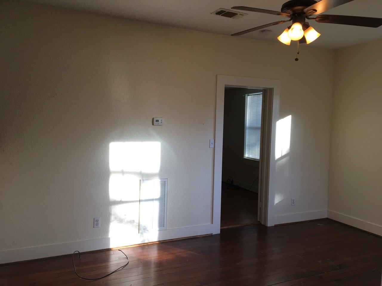 3219 Avenue G - Photo 3 of 7