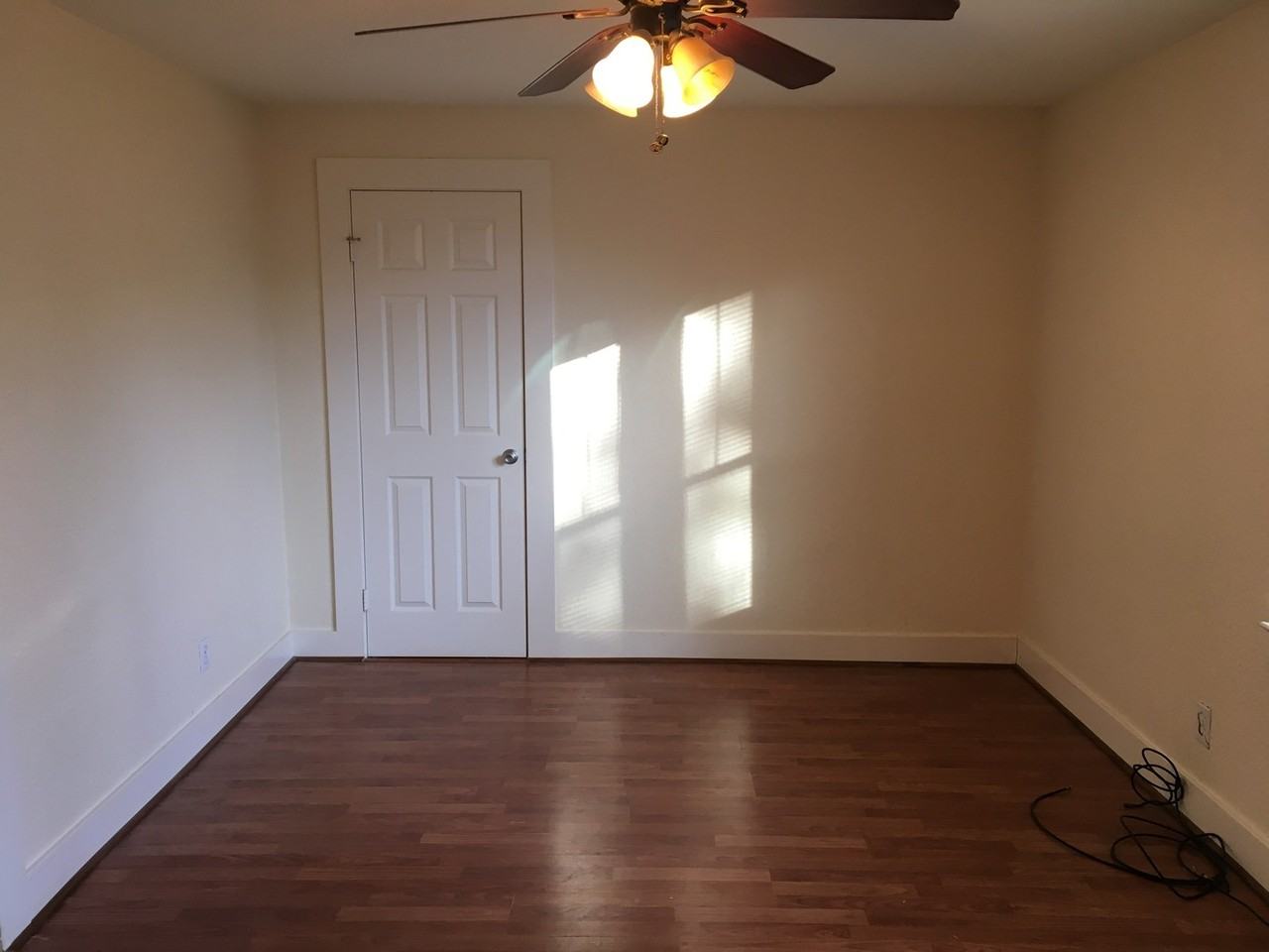 3219 Avenue G - Photo 2 of 7