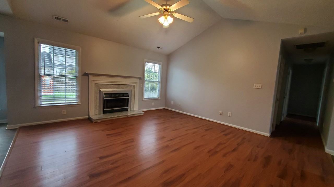 2823 Franzia Dr - Photo 5 of 16