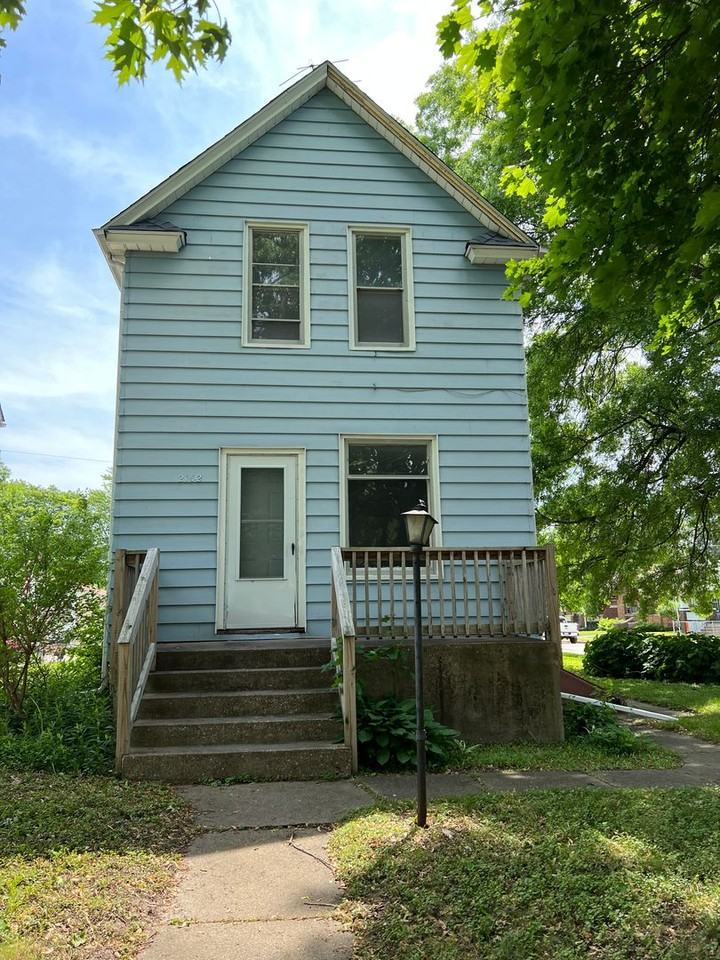 2142 3rd St - Photo 2 of 11